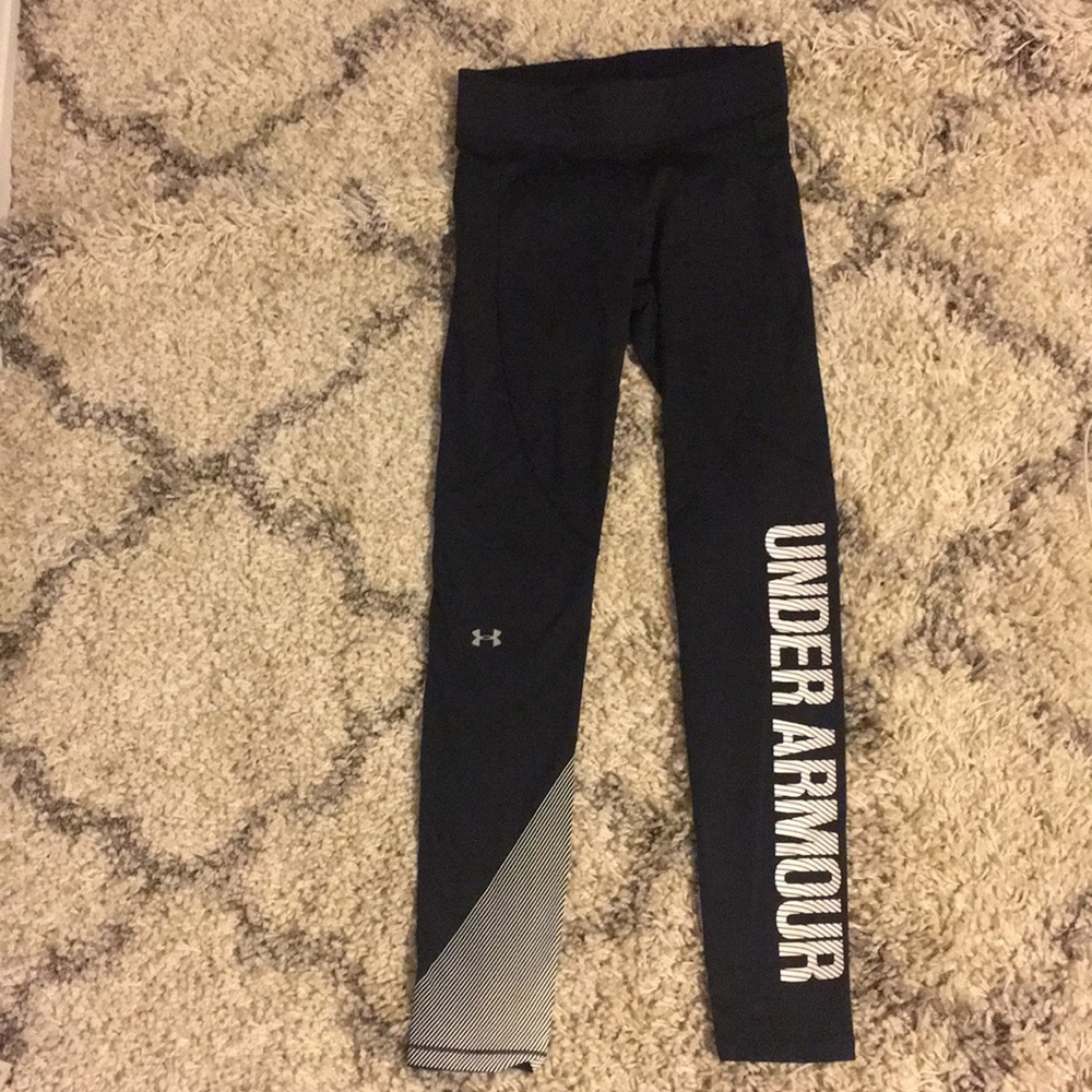 Black and white under armor leggings
